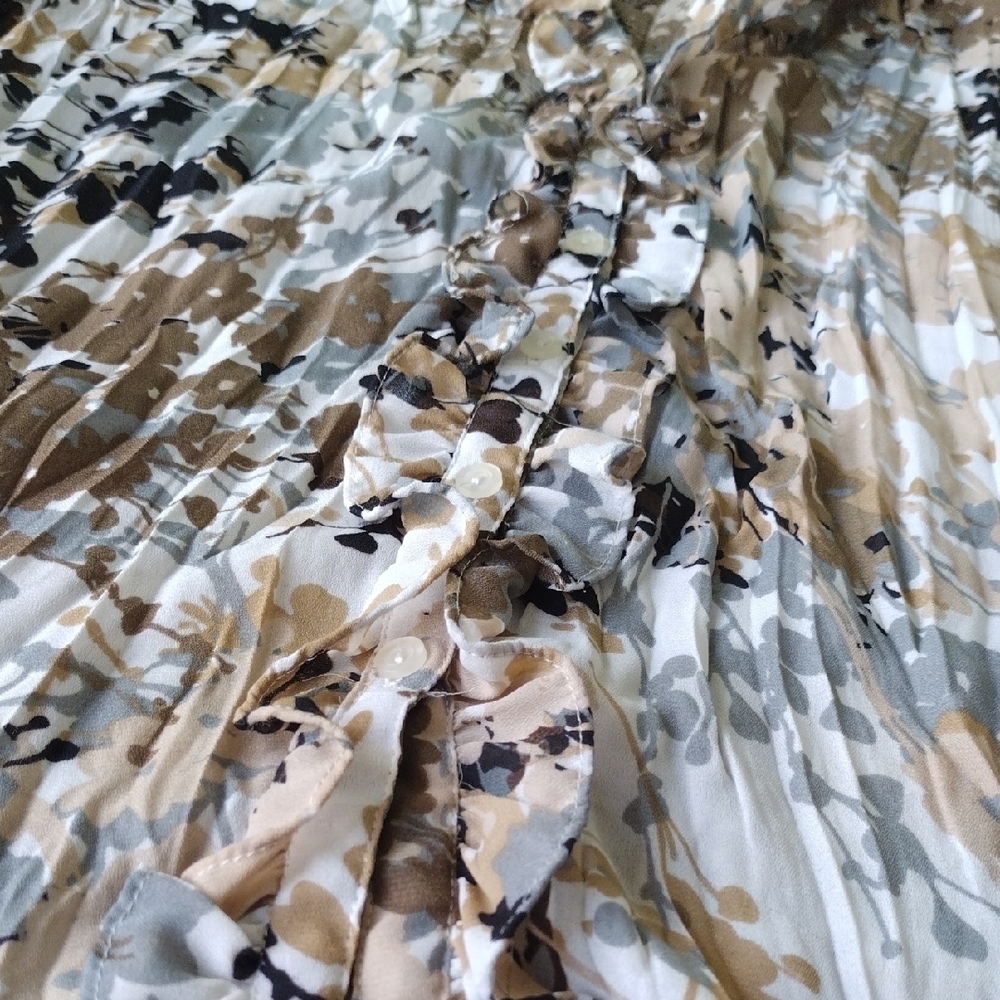 Zara Women's Ruffled Blouse - Cream and Black - Picture 4 of 13